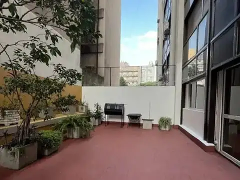 Venta. departamento 2 ambientes. Patio. Esmeralda 800.