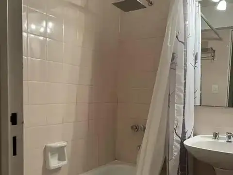 Venta. departamento 2 ambientes. Patio. Esmeralda 800.