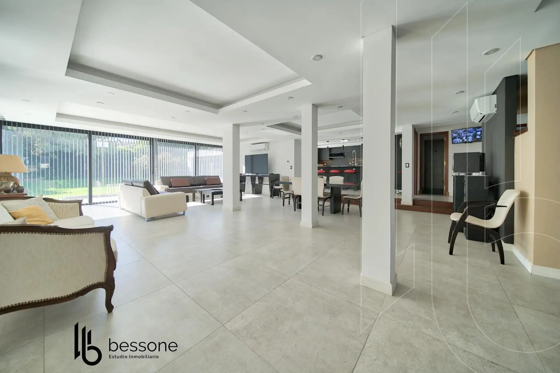 Residencia de Diseño Moderno en Parque Luro