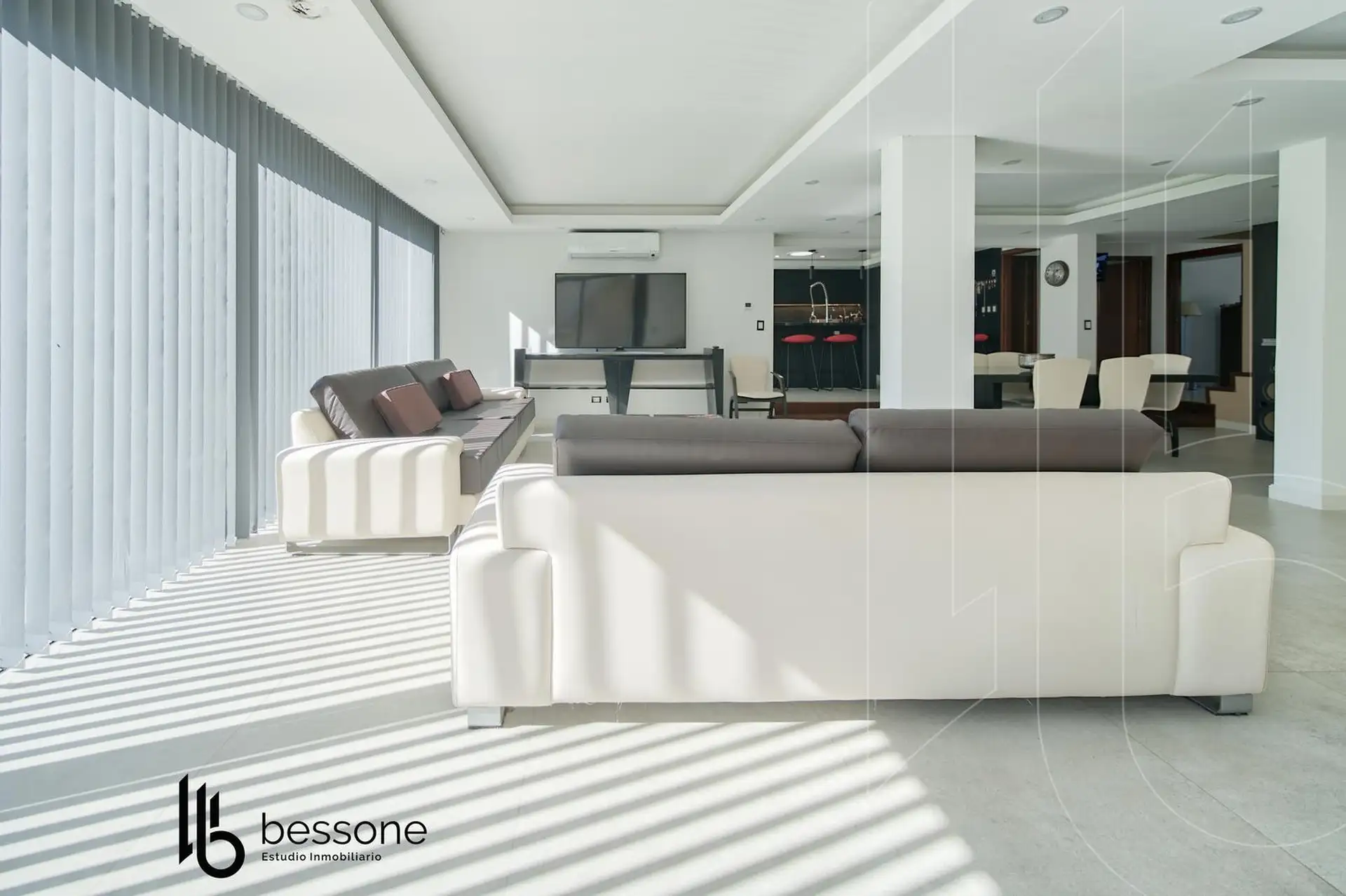 Residencia de Diseño Moderno en Parque Luro