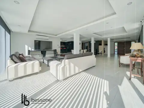 Residencia de Diseño Moderno en Parque Luro 
