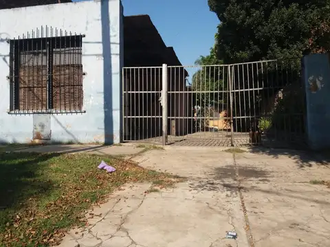 VENTA CASA A REFACCIONAR EN VILLA LUZURIAGA