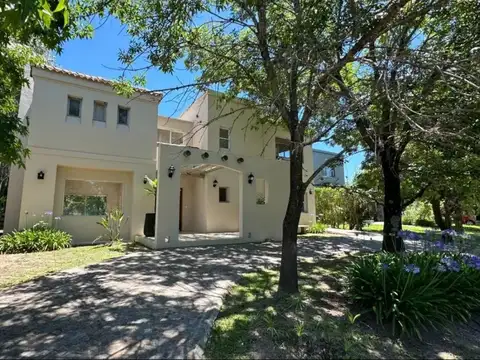 Venta de Casa 6 Ambientes en St. Mathews Village, Pilar