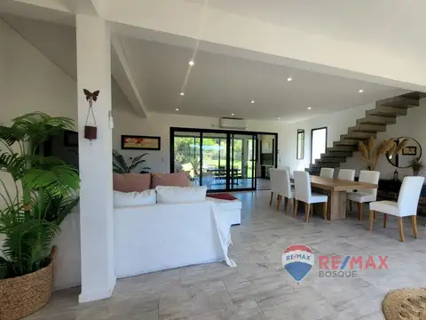 Casa 6 ambientes con 4 baños