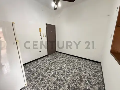 VENTA CASA 3 AMBIENTES CON COCHERA Y PATIO