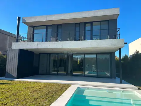 Casa de diseño con 3 suites en venta en Los Castaños, Nordelta