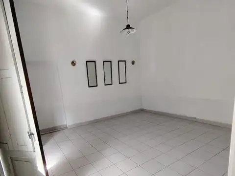 Depto Tipo Casa en Alquiler en Flores, $ 800.000