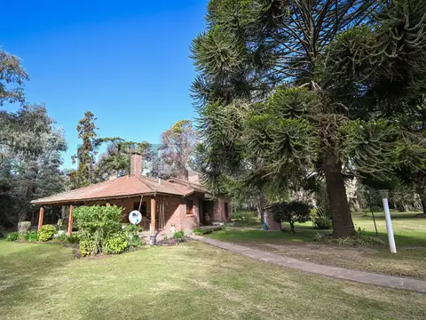 Exclusiva Casa Quinta con amplio parque, pileta y quincho