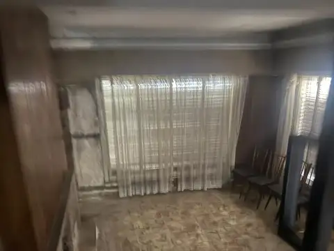 CASA A RECICLAR CON LOTE DE 8,66 X 43, DOS PLANTAS , VILLA MAIPU