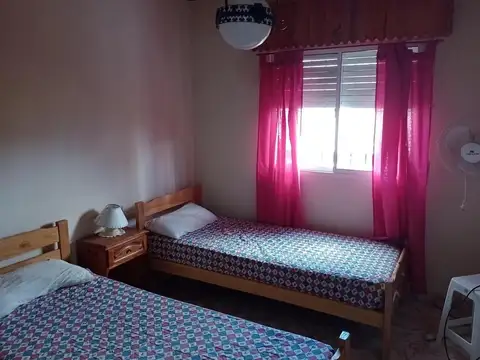 Casa 6 ambientes con 2 baños