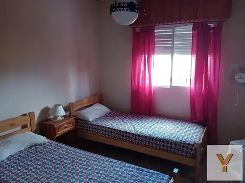 Casa 6 ambientes con 2 baños