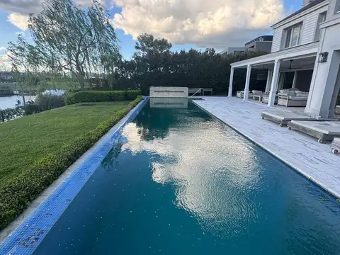 Casa en Venta en Albanueva, USD 2.300.000