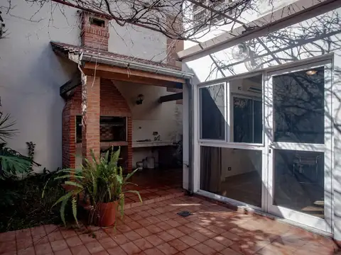 Venta| Casa de 4 ambientes con cochera, patio y terraza | Villa Urquiza