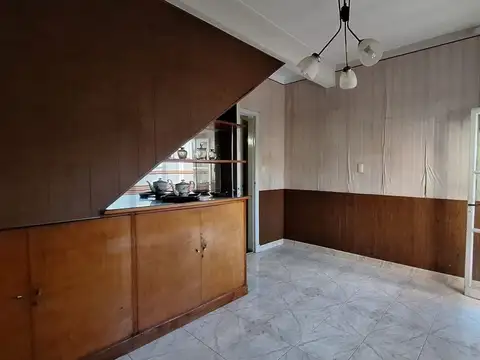 VENTA casa Quilmes - 4 amb + jardin y terraza