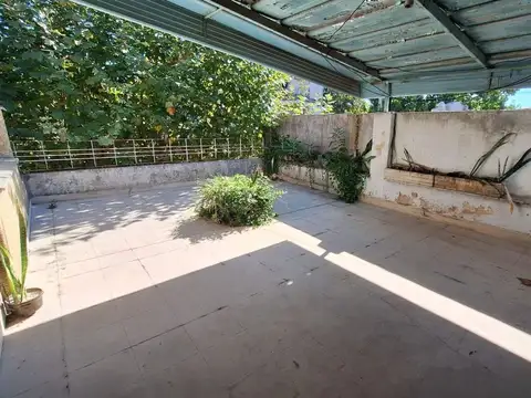 VENTA casa Quilmes - 4 amb + jardin y terraza