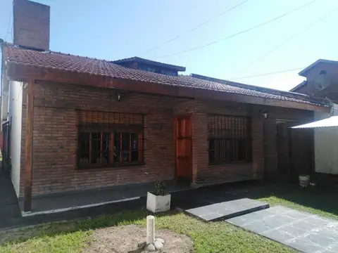 Casa en venta - 3 Dormitorios 1 Baño - San Miguel