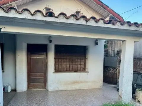 Casa + dpto  independiente, cocheras, Mendoza 3004