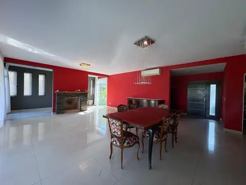 Casa en Venta con 4 cocheras
