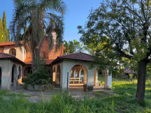 Casa 10 ambientes con 5 baños