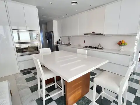 Departamento 4 ambientes con 3 baños