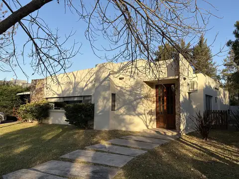 Casa en una Planta en Venta en Santa Catalina - Villa Nueva