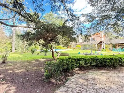 Casa 6 ambientes con 4 baños