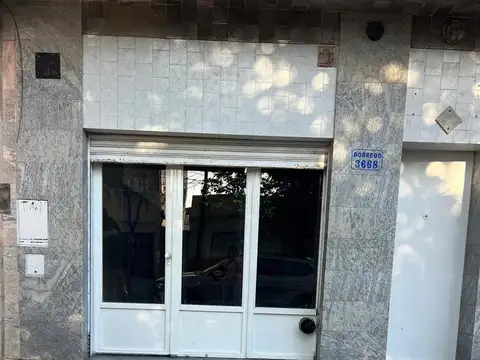 Local comercial a media cuadra de Bv Segui