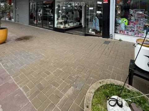 LOCAL EN ALQUILER, EXCELENTE UBICACION, PLENO CENTRO, VILLA GESELL