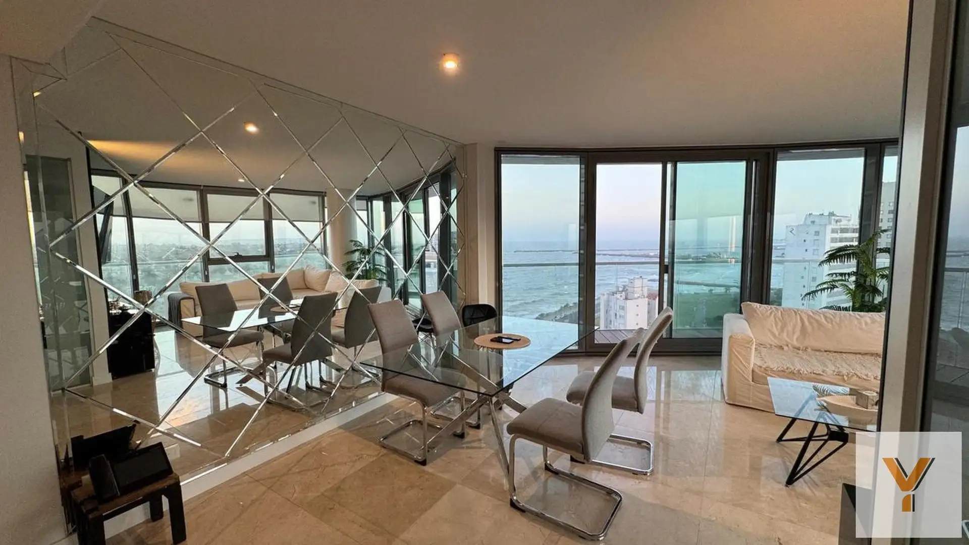 Depto 2 dorm, 105m² con balcón y pileta — Aristóbulo del Valle