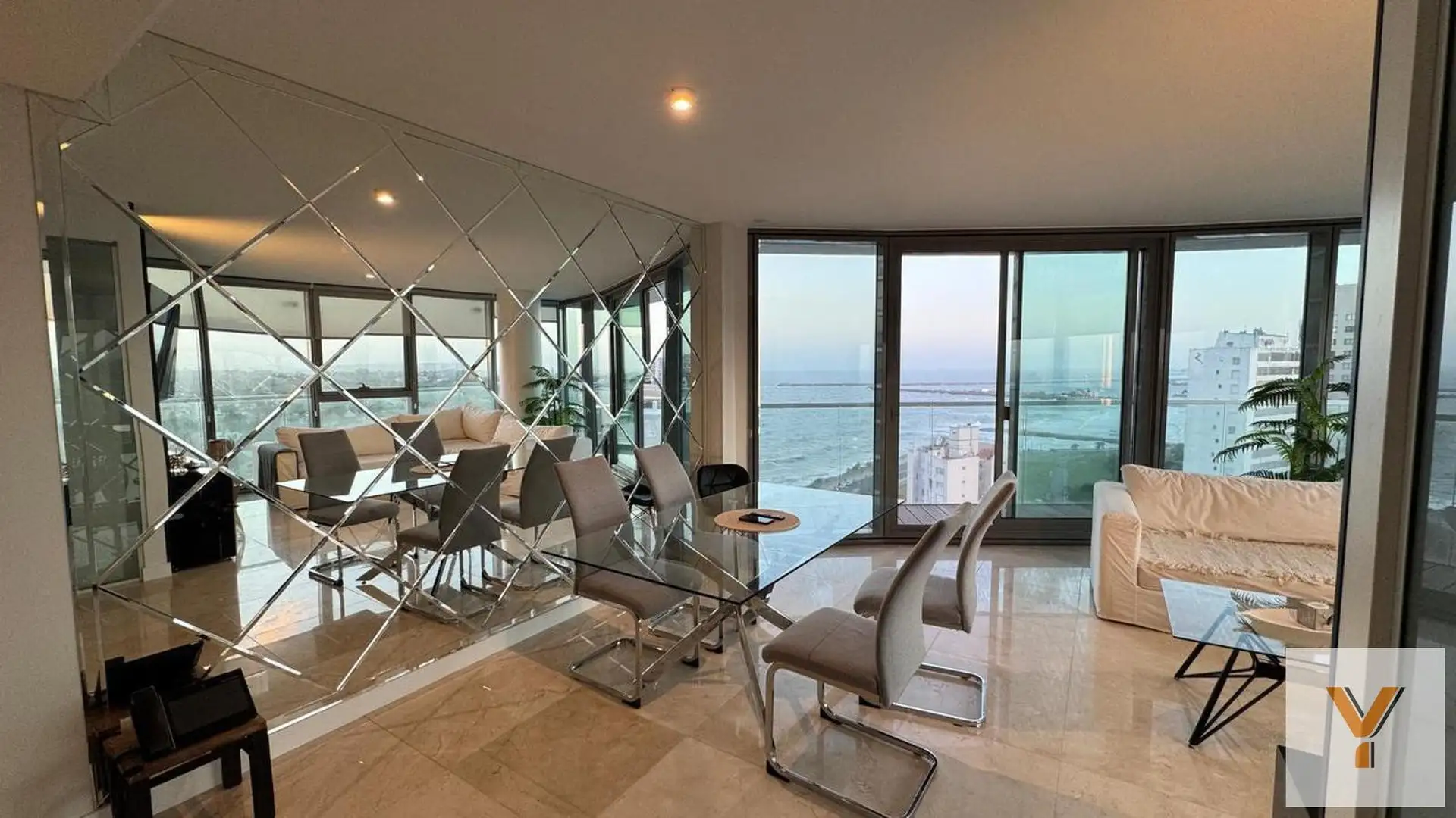 Depto 2 dorm, 105m² con balcón y pileta — Aristóbulo del Valle