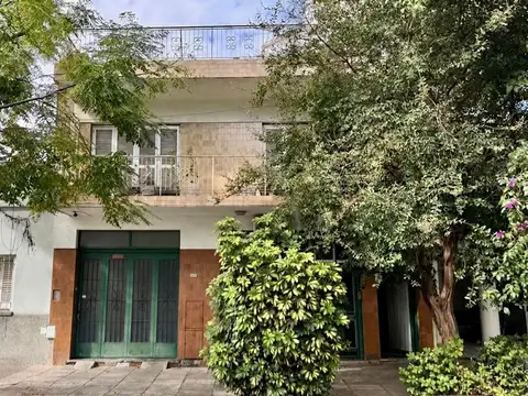 Casa 5Amb + 2 Importantes Locales en PB + Cocheras