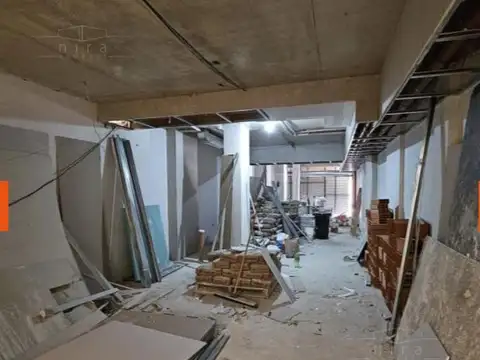 Local en San Telmo, en misma manzana que importante Facultad