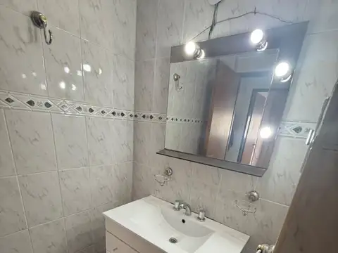 Depto Tipo Casa 4 ambientes con 2 baños