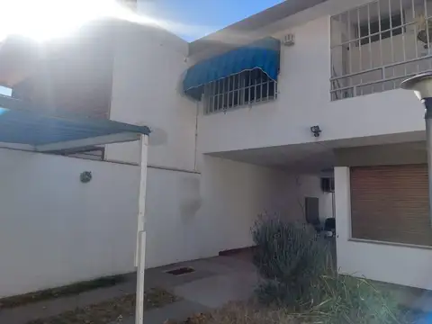 Casa en Alquiler de 4 dormitorios