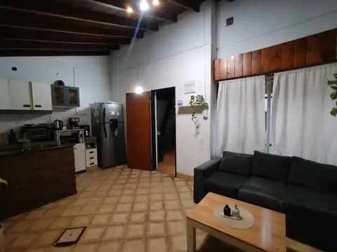Casa a metros del corredor de Pte Perón y del Acceso Oeste