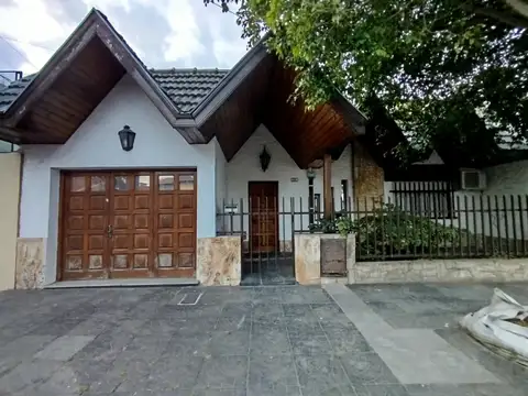 Casa a metros del corredor de Pte Perón y del Acceso Oeste