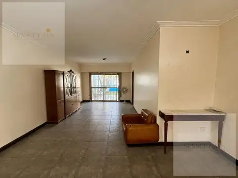 CASA 5 AMBIENTES CON JARDÍN Y PILETA EN ALQUILER