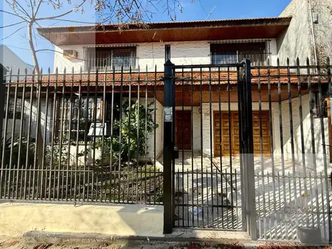CASA 5 AMBIENTES CON JARDÍN Y PILETA EN ALQUILER