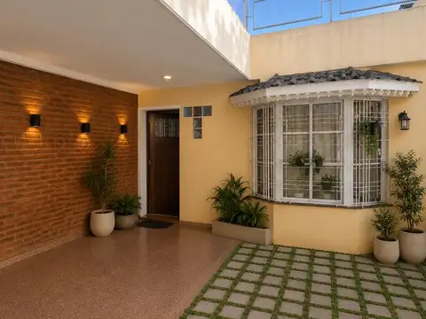 CASA 3 AMBIENTES CON ESCRITORIO, PATIO, GARAGE Y TERRAZA