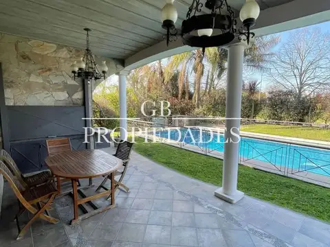 Casa en Venta con 6 cocheras