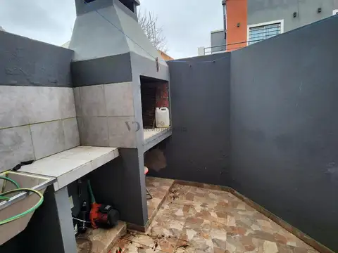Depto Tipo Casa en Venta 8 años