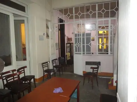 LOCAL CON DOS VIVIENDAS EN BLOCK - MAZA Y RIVADAVIA- LOTE PROPIO. 