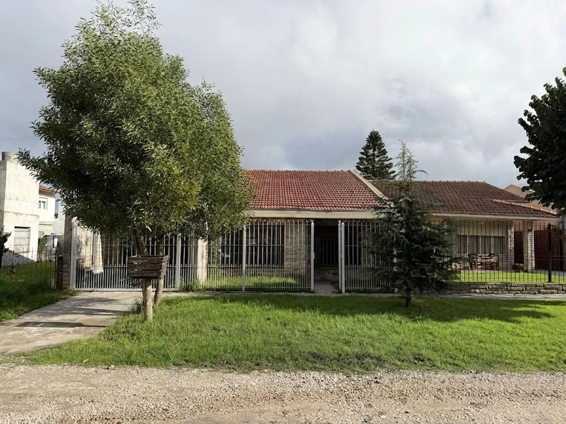 Casa 4 ambientes cochera y parque Punta Mogotes