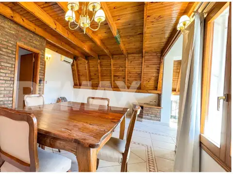 Casa en Venta con 3 cocheras
