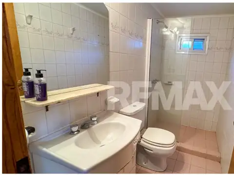 Casa 6 ambientes con 2 baños