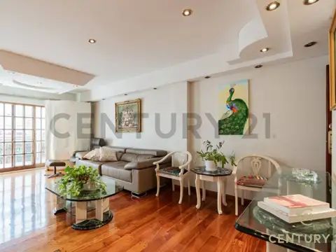 Venta Departamento 4 ambientes con dependencia en Flores sobre Avenida Avellaneda