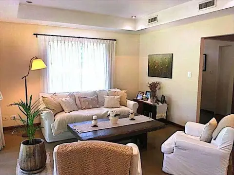Casa en Venta con 5 cocheras