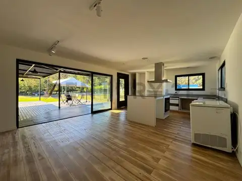 CASA VENTA EN ABASTO 3 DORMITORIOS