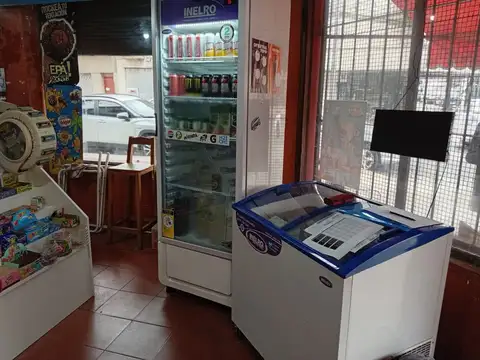 Excelente Kiosco en la zona de Floresta.