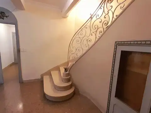 Casa 7 ambientes con 4 baños